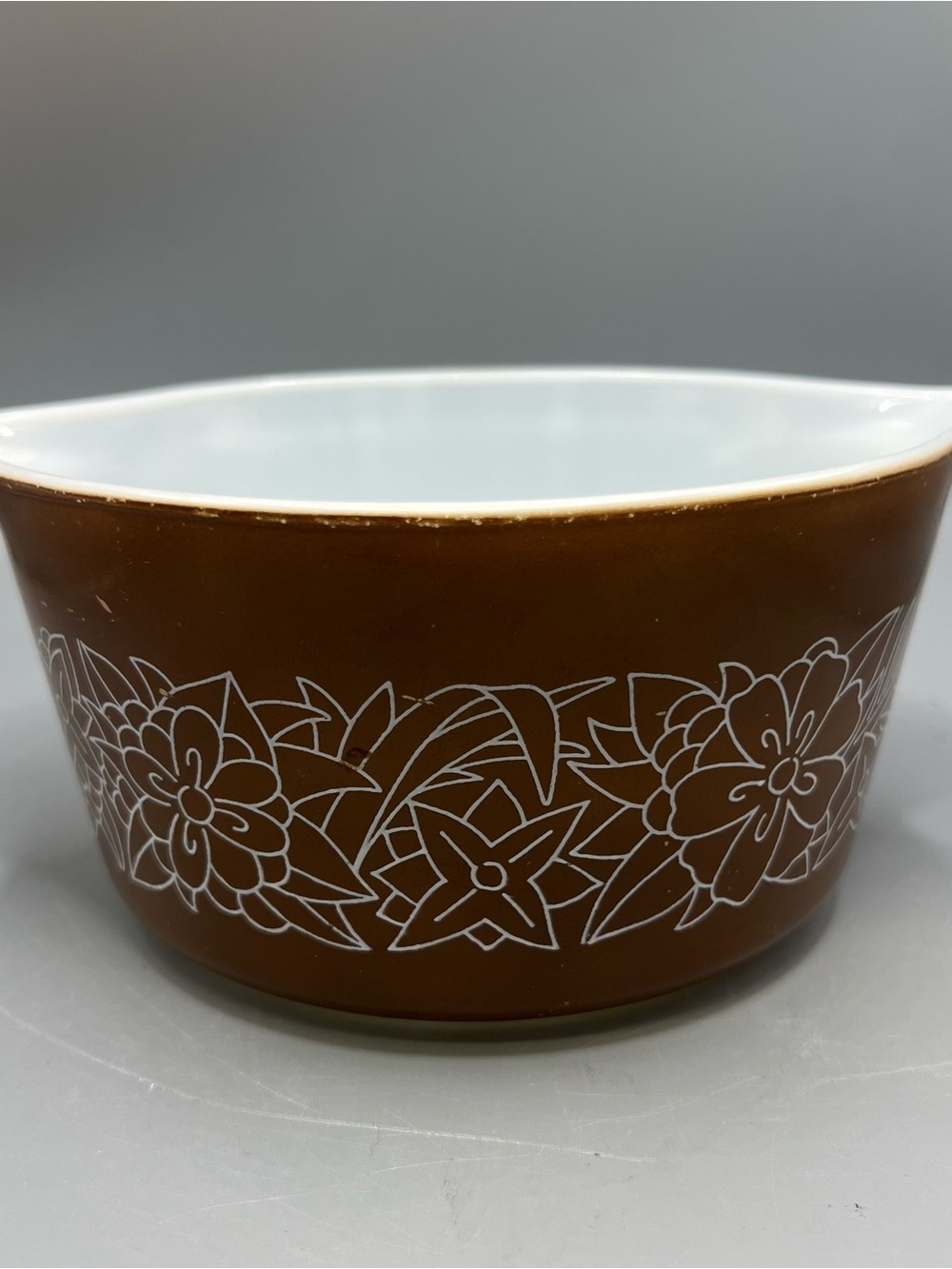Vintage Pyrex Woodland Casserole Bowl 475-B , 2.5 L. No Lid